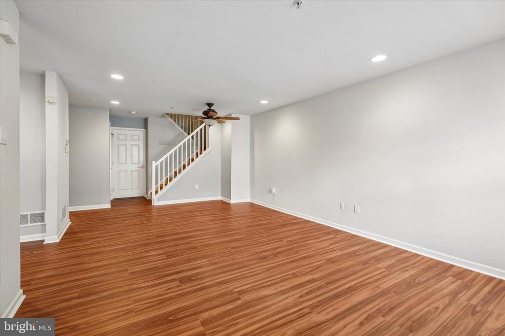 222 FLAGSTONE ROAD Unit: 7