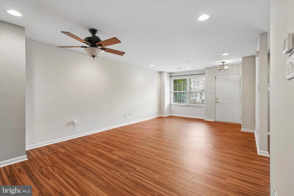 222 FLAGSTONE ROAD Unit: 7
