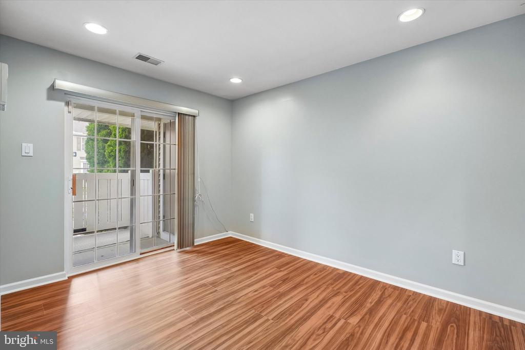 222 FLAGSTONE ROAD Unit: 7