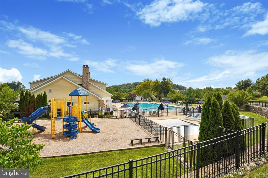 222 FLAGSTONE ROAD Unit: 7