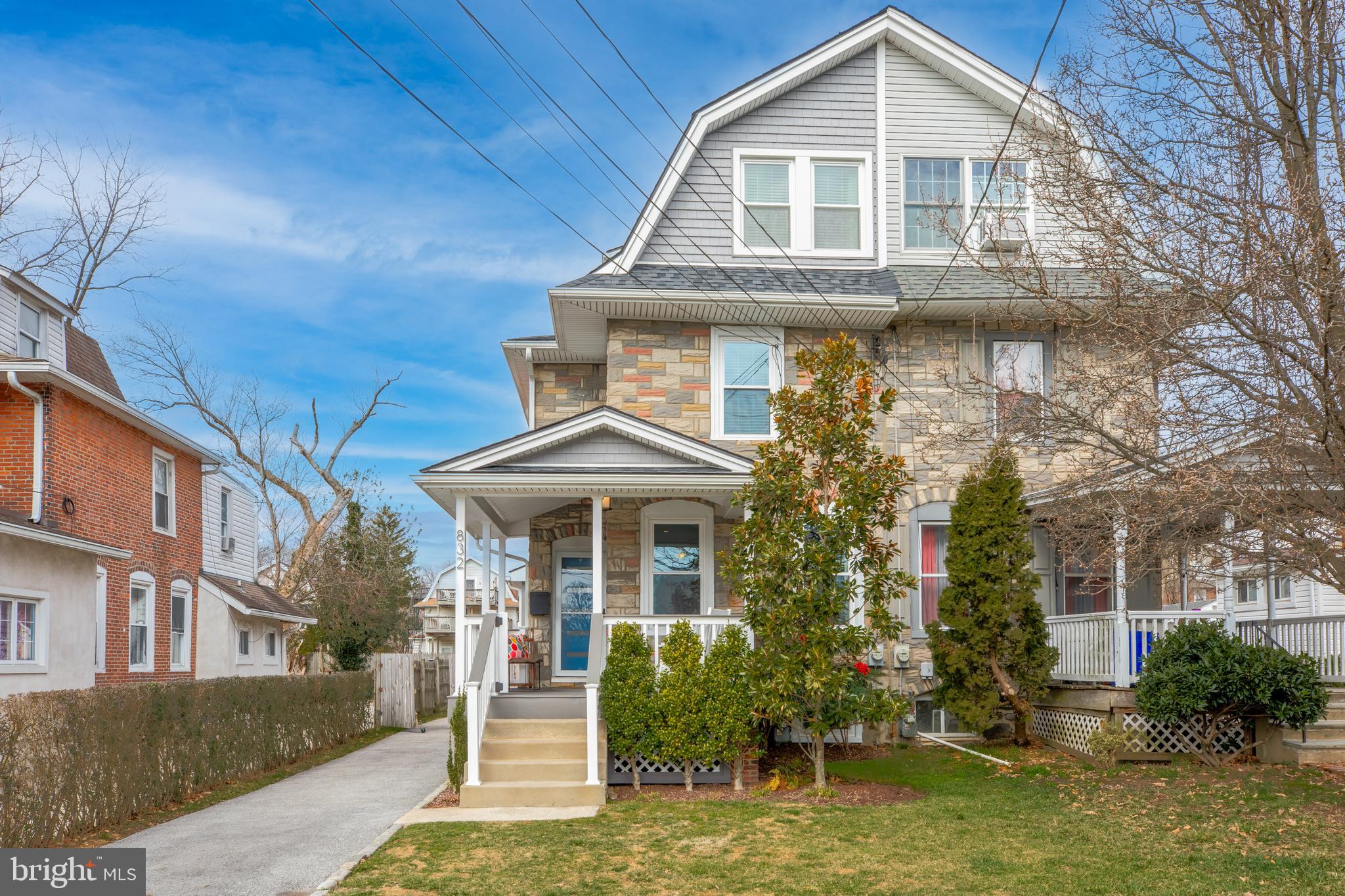832 AUBREY AVENUE