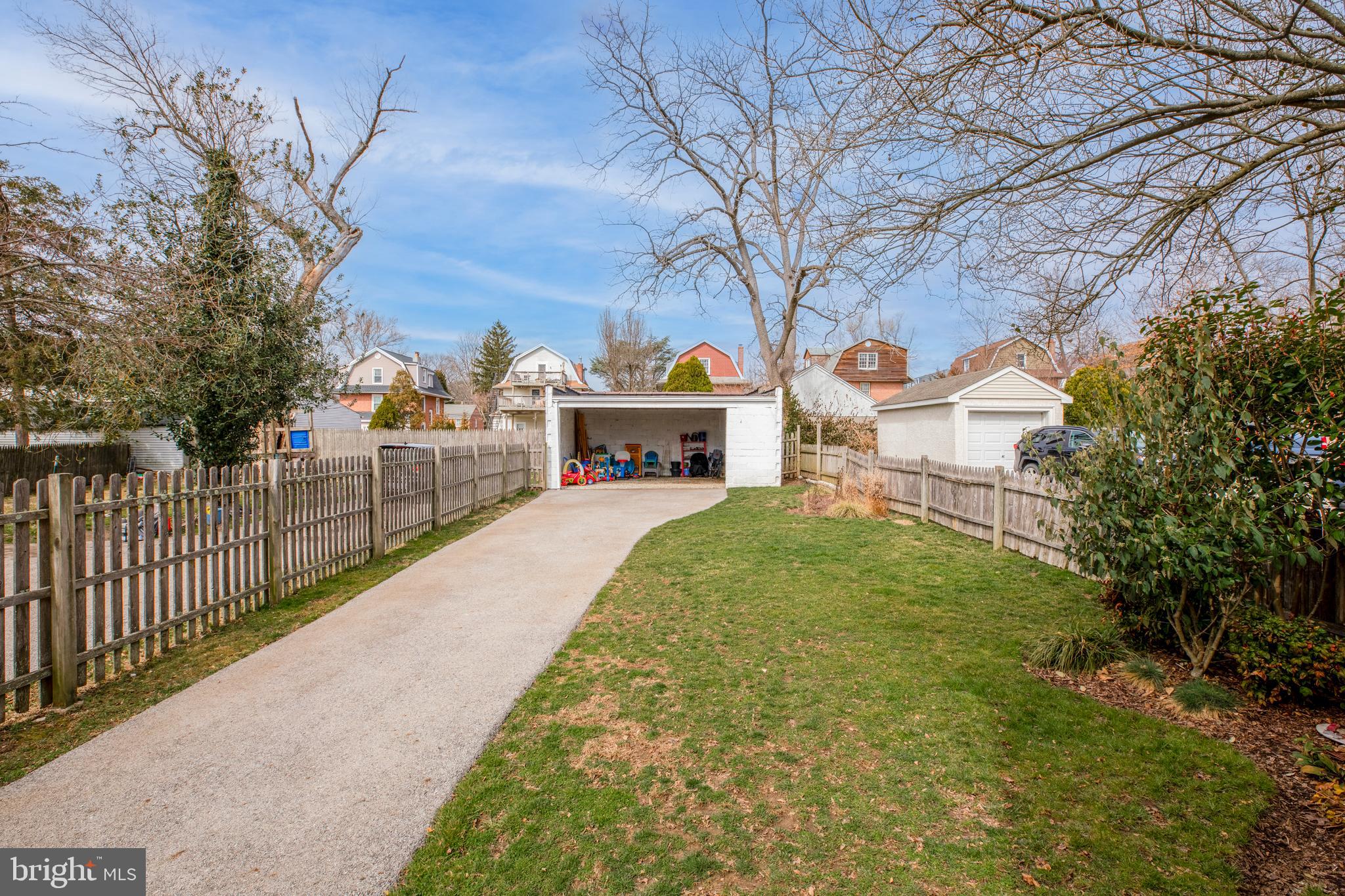 832 AUBREY AVENUE