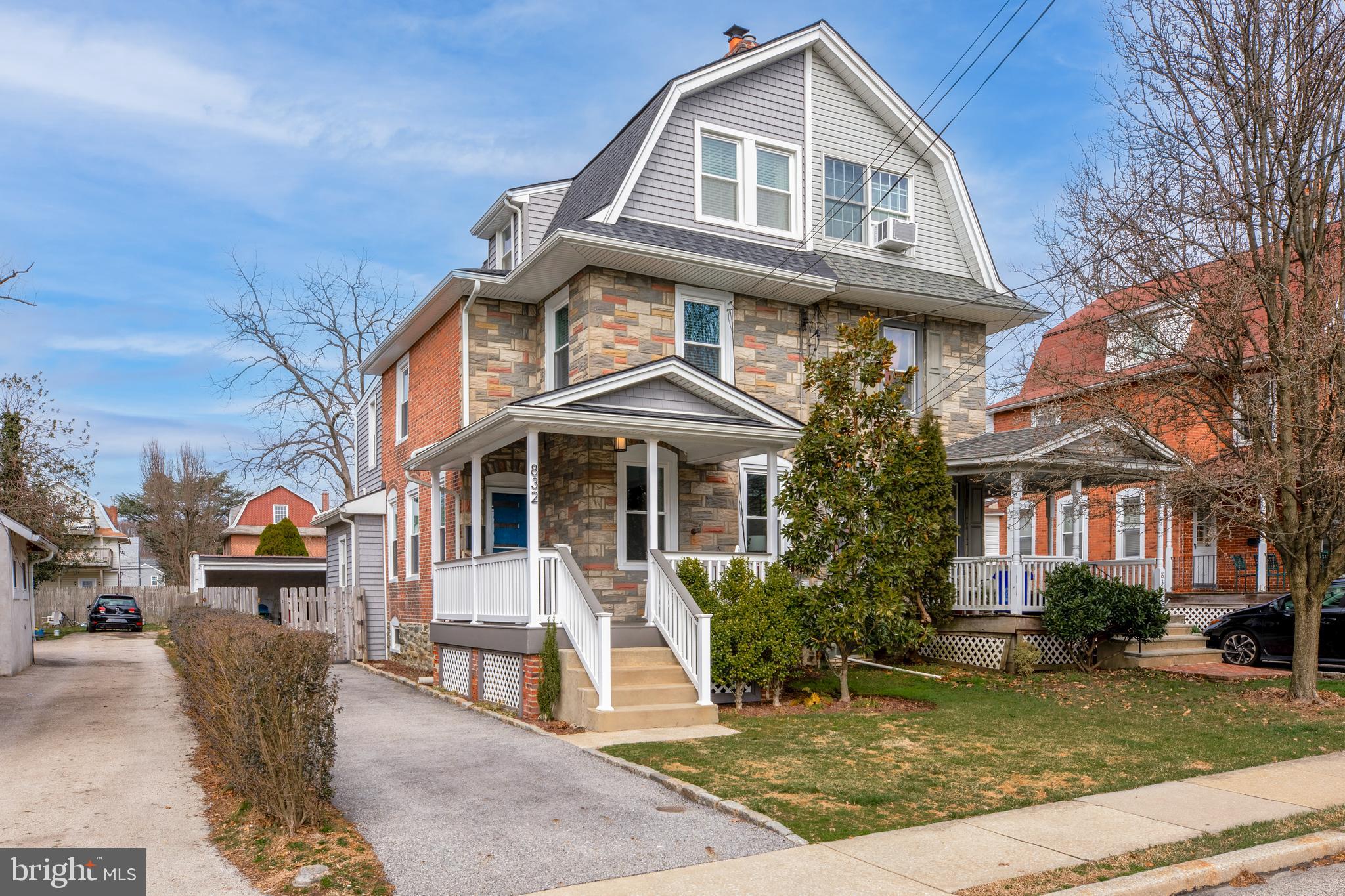 832 AUBREY AVENUE