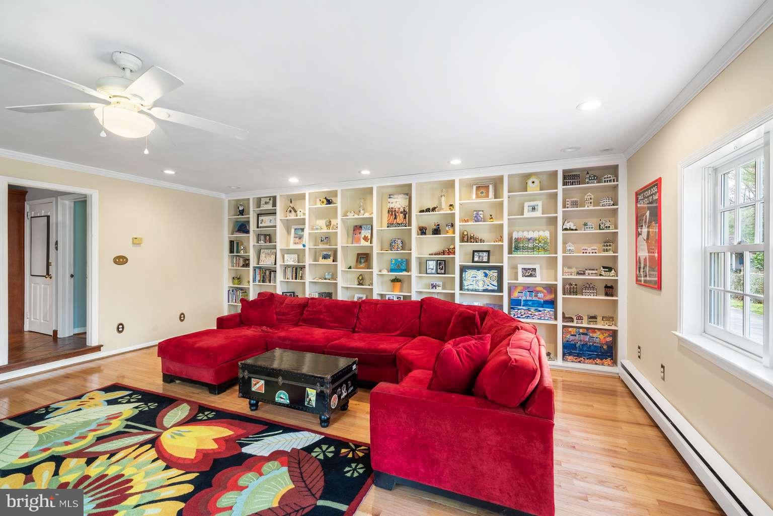 229 E BEECHTREE LANE