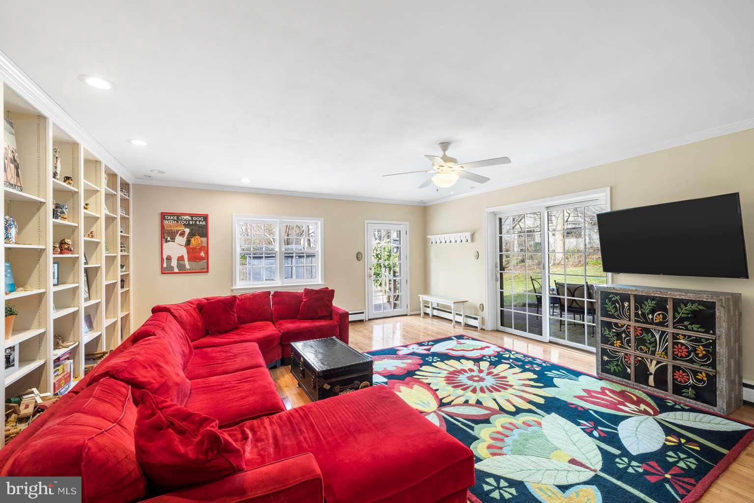 229 E BEECHTREE LANE