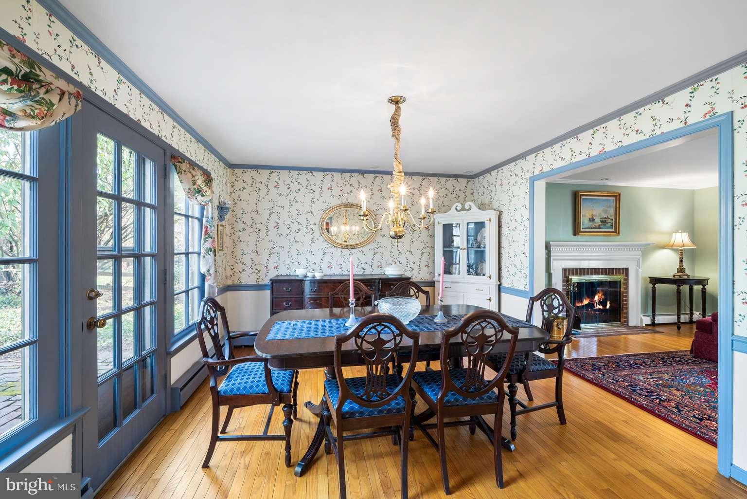 229 E BEECHTREE LANE