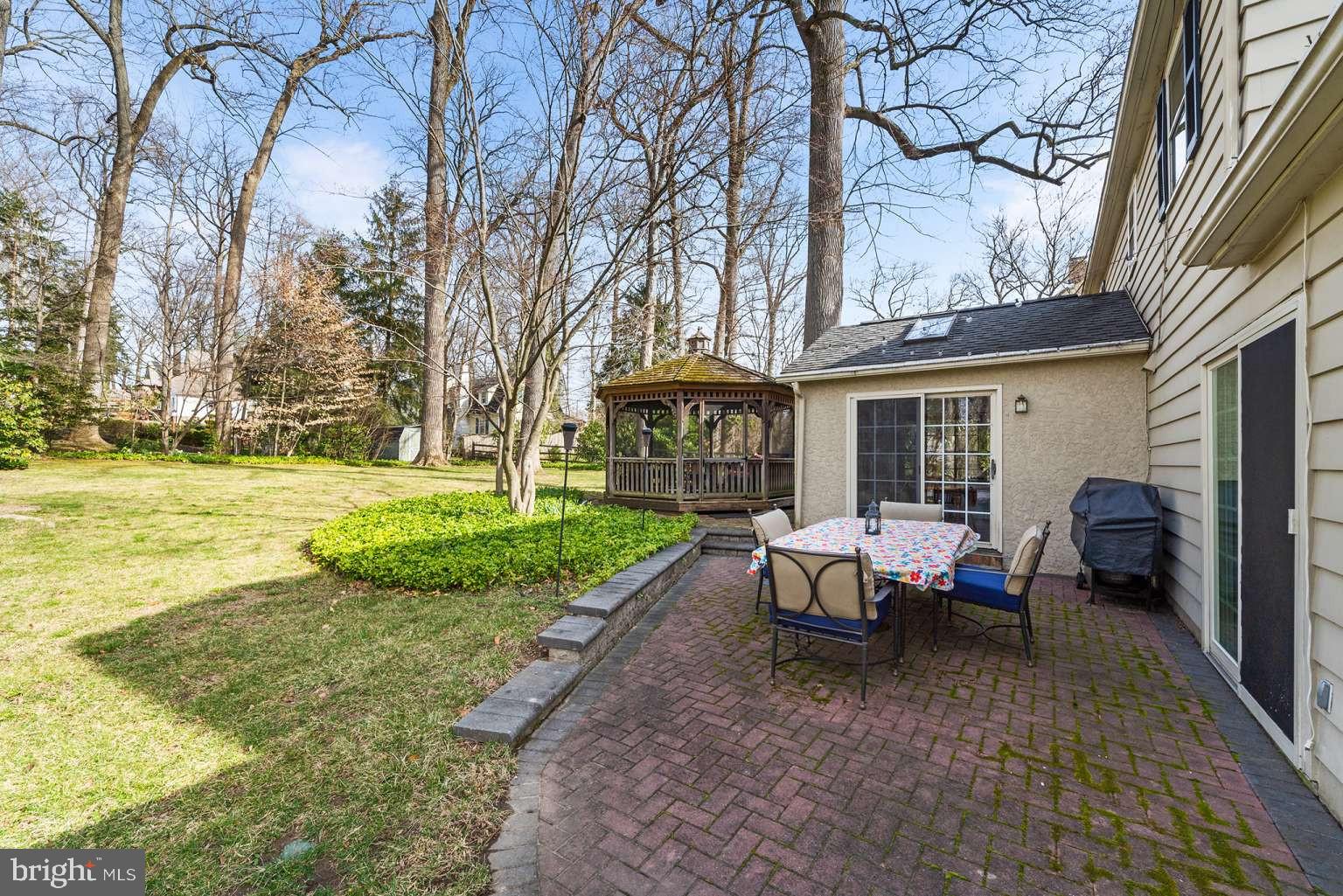 229 E BEECHTREE LANE