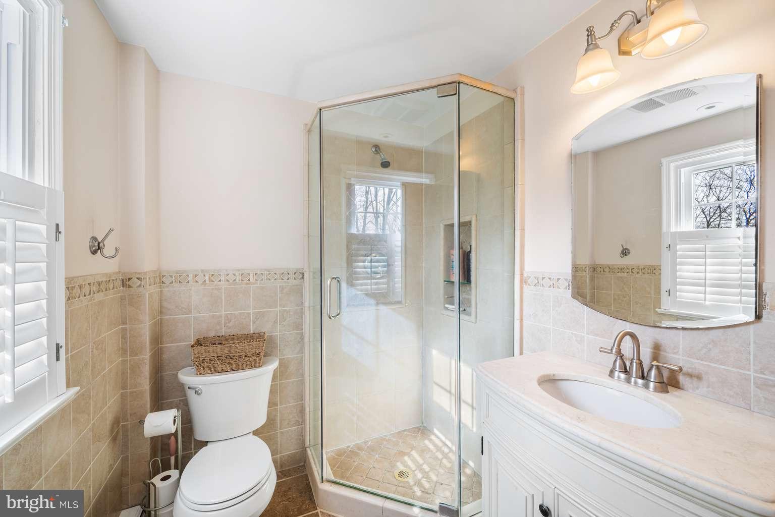 229 E BEECHTREE LANE