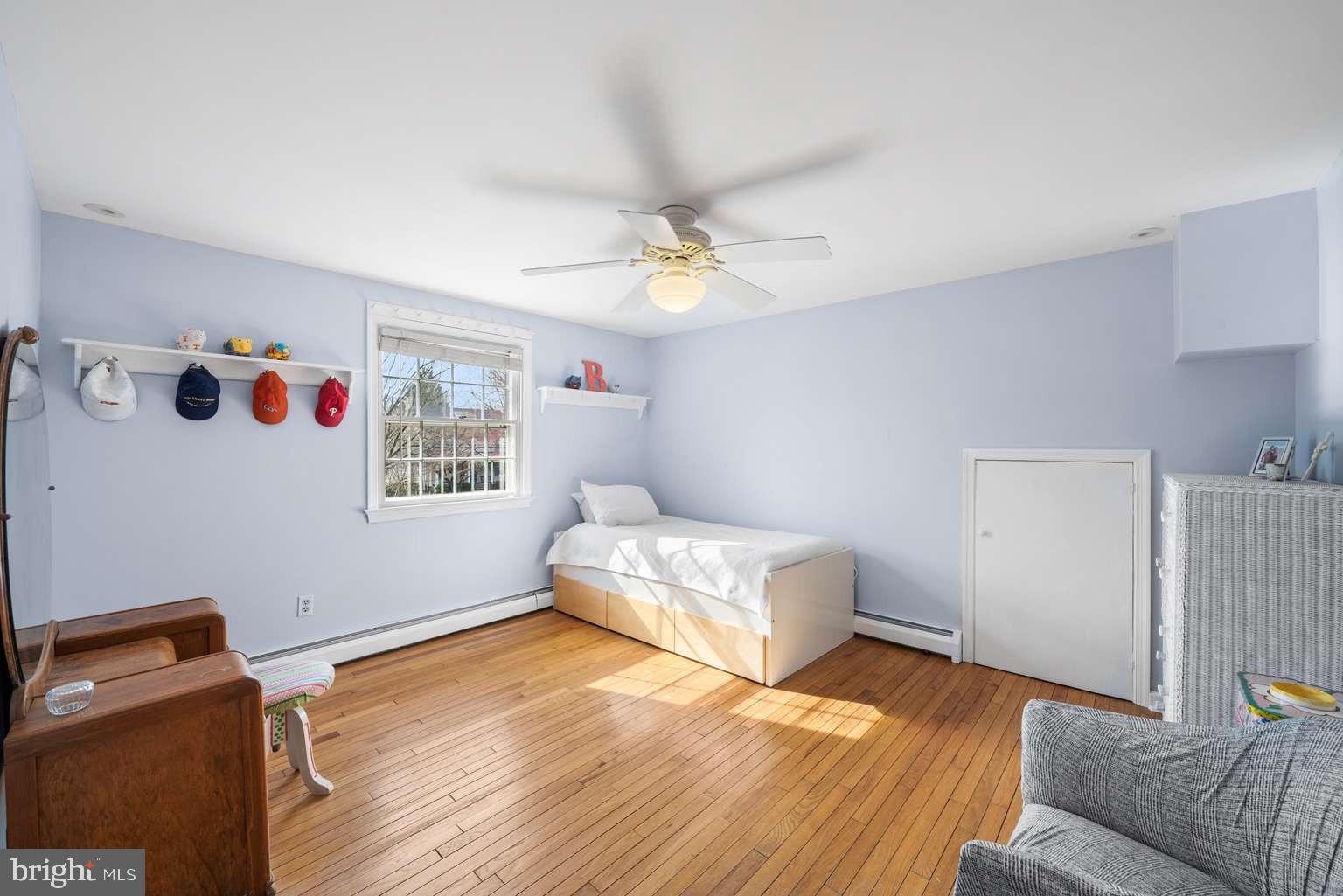 229 E BEECHTREE LANE