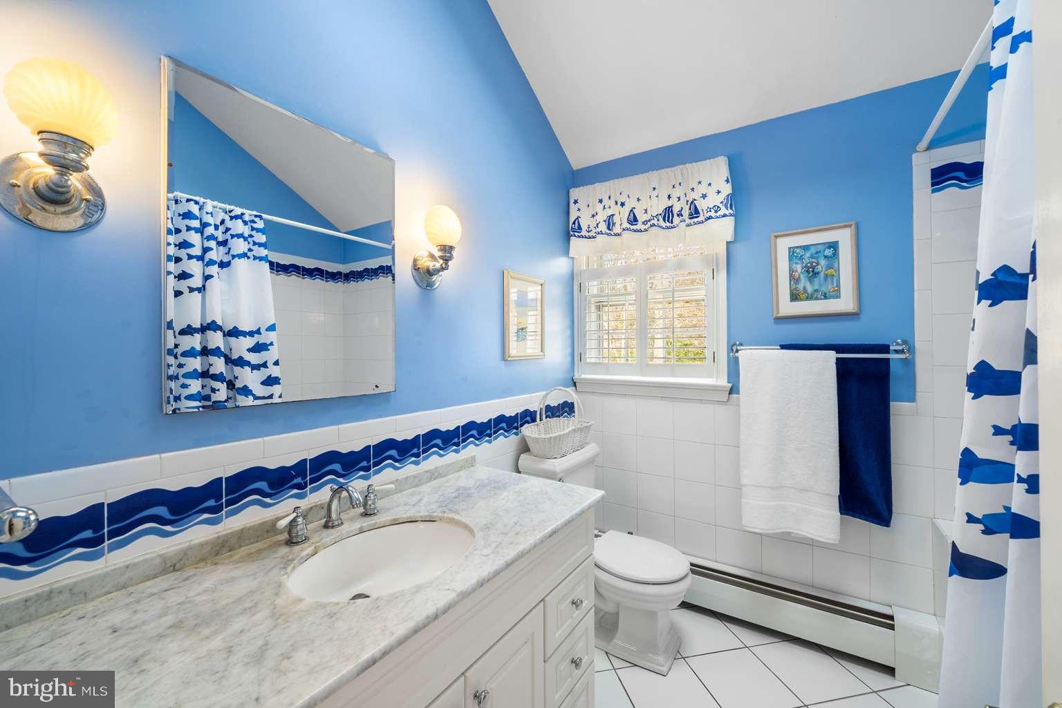 229 E BEECHTREE LANE