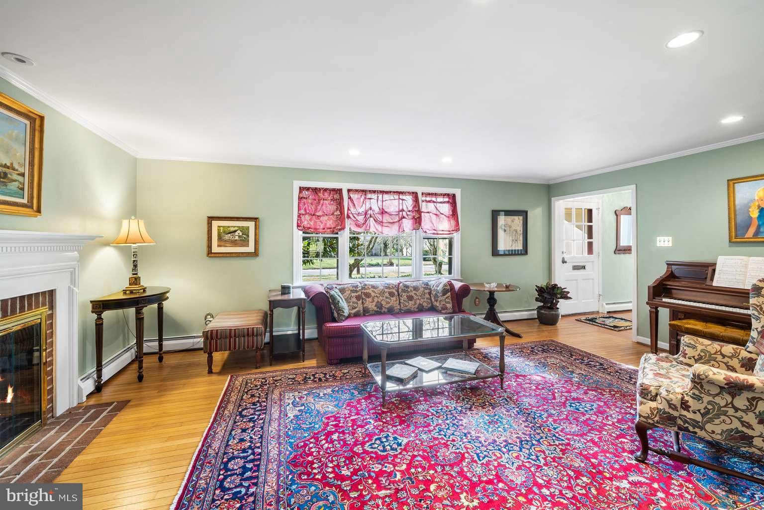 229 E BEECHTREE LANE