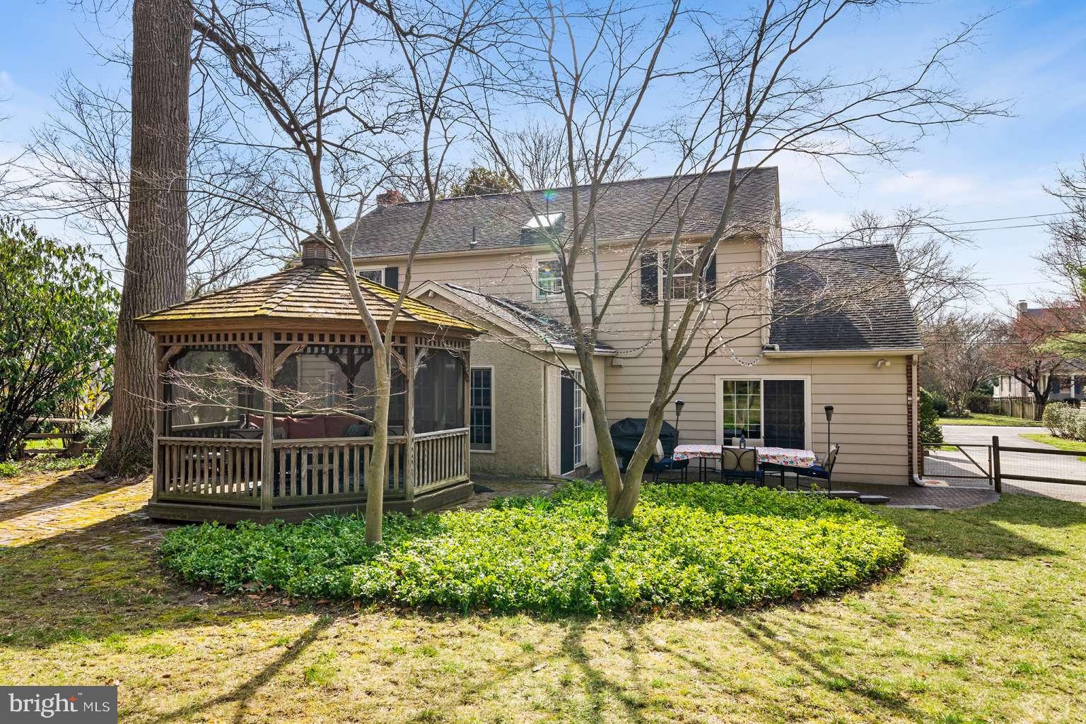 229 E BEECHTREE LANE