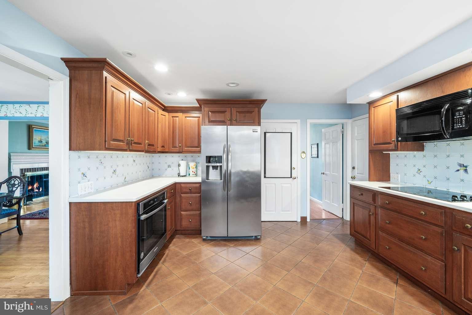 229 E BEECHTREE LANE