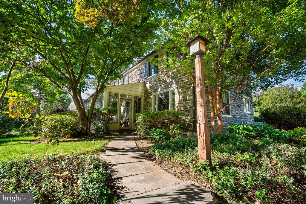 2608 SAINT DAVIDS LANE
