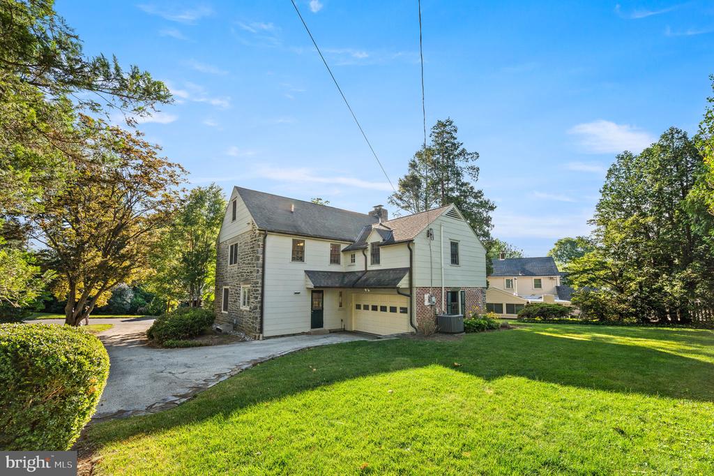 2608 SAINT DAVIDS LANE