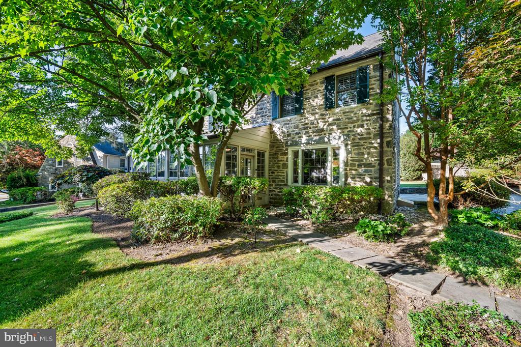 2608 SAINT DAVIDS LANE