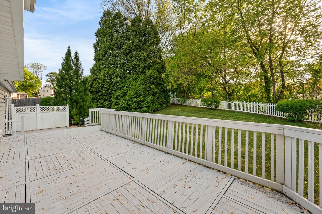 698 BURDETT DRIVE