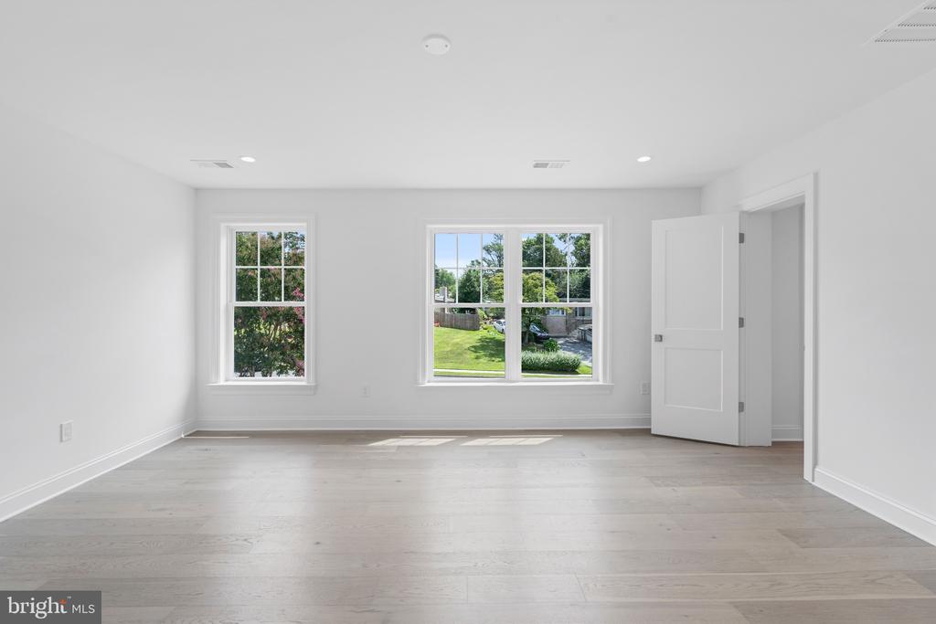 710 HEDGEROW DRIVE
