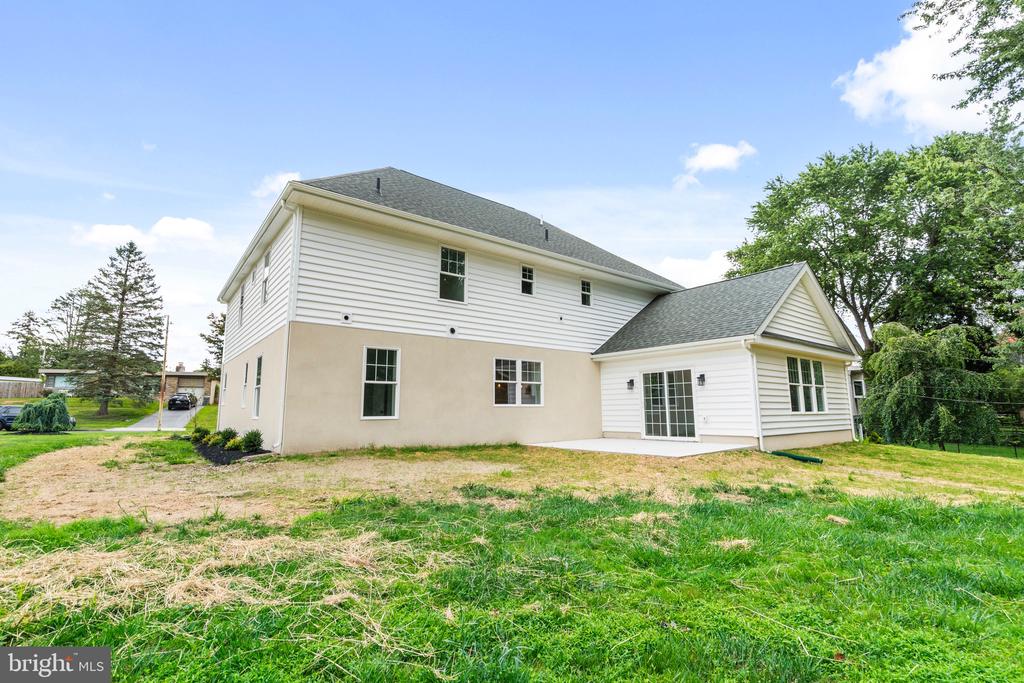710 HEDGEROW DRIVE