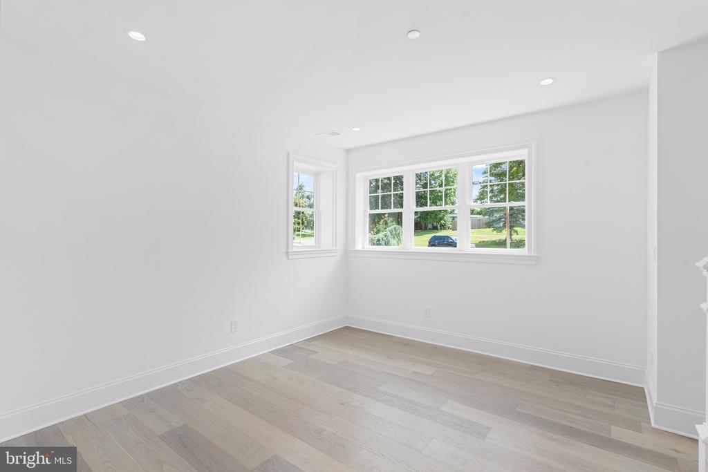 710 HEDGEROW DRIVE
