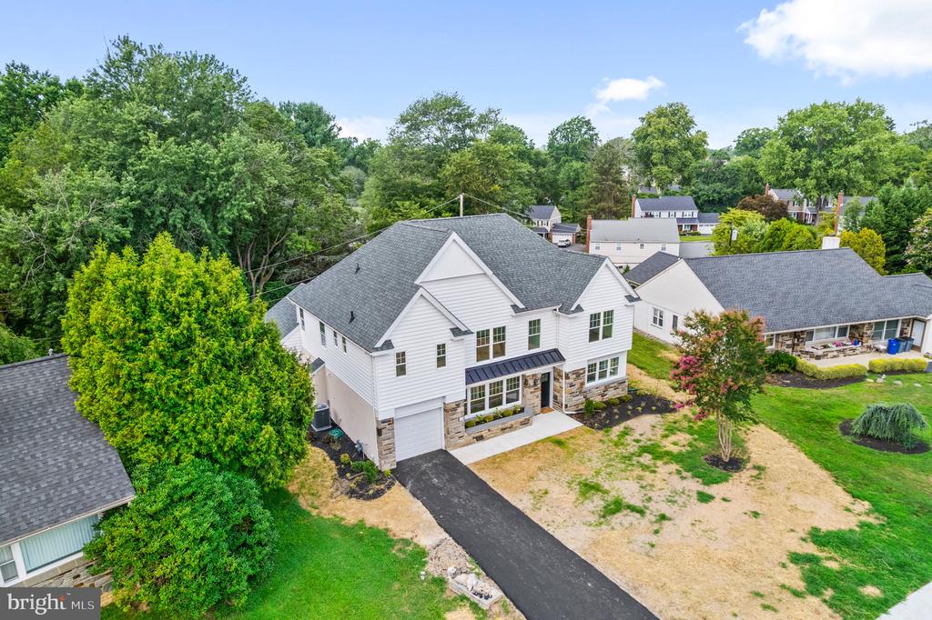 710 HEDGEROW DRIVE