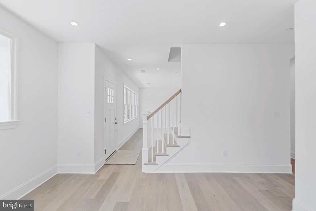710 HEDGEROW DRIVE