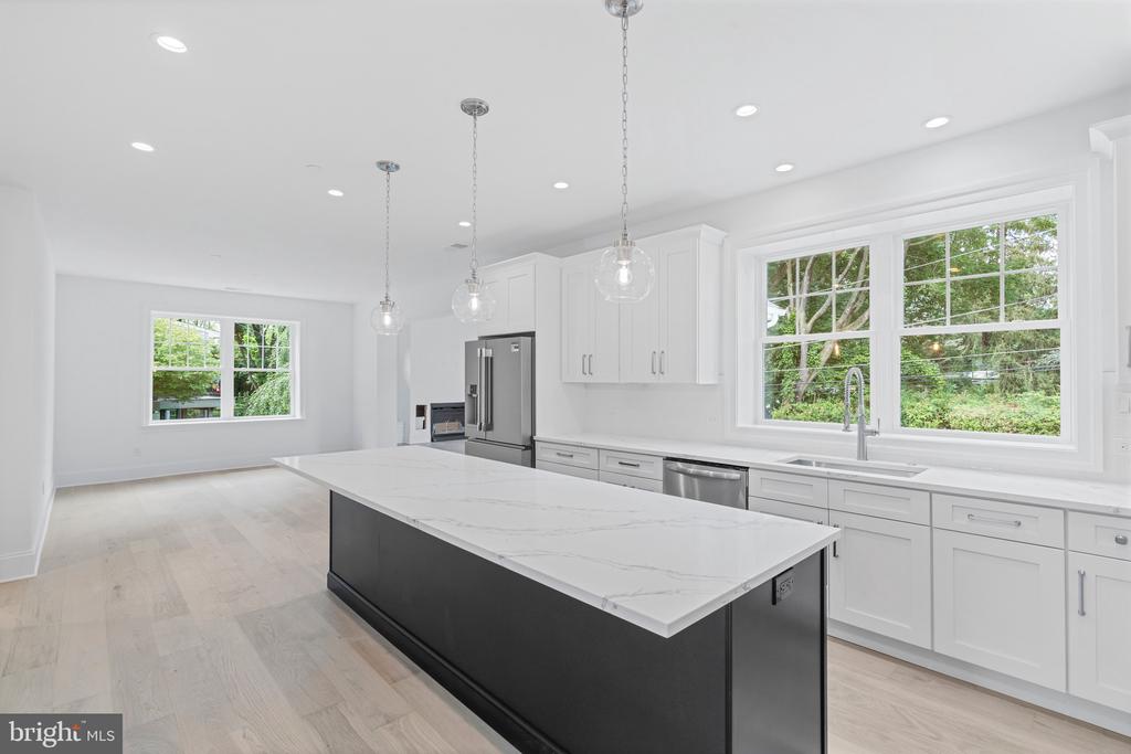 710 HEDGEROW DRIVE