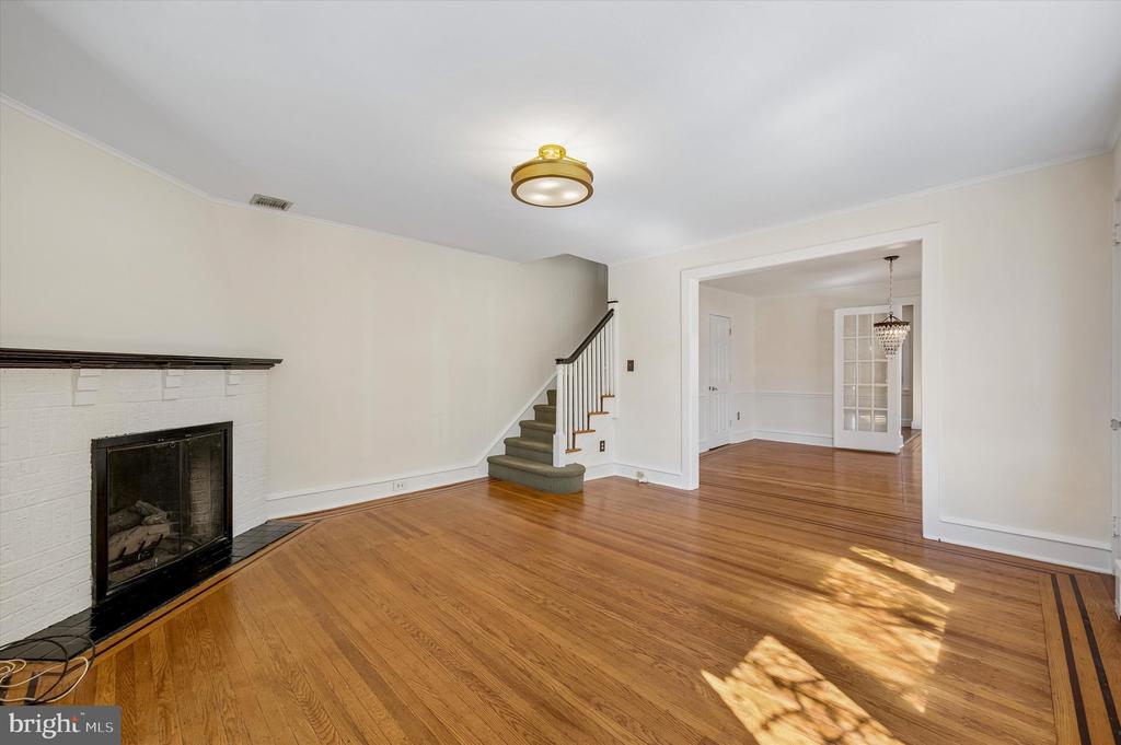 729 HATHAWAY LANE