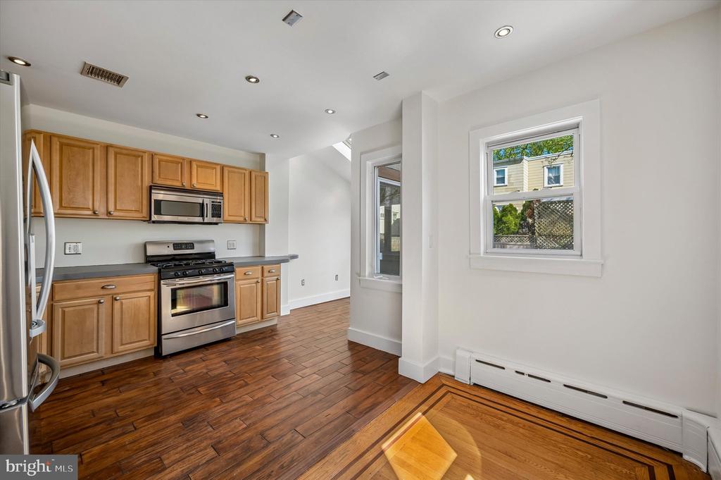 729 HATHAWAY LANE