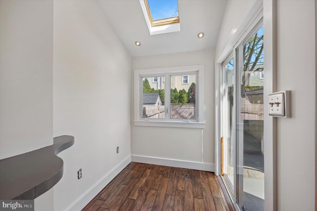 729 HATHAWAY LANE