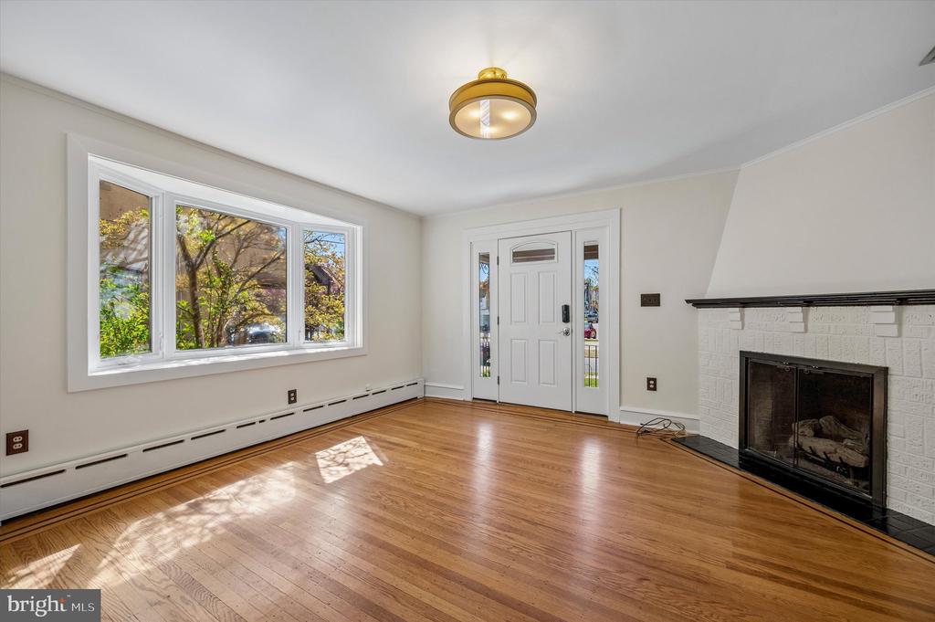 729 HATHAWAY LANE
