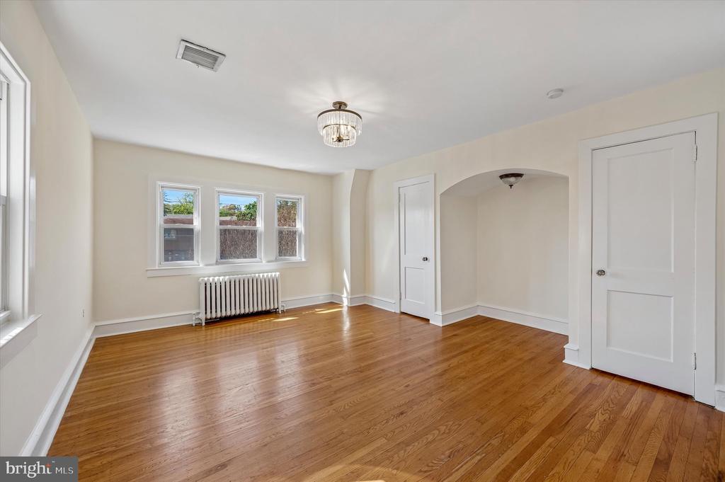 729 HATHAWAY LANE
