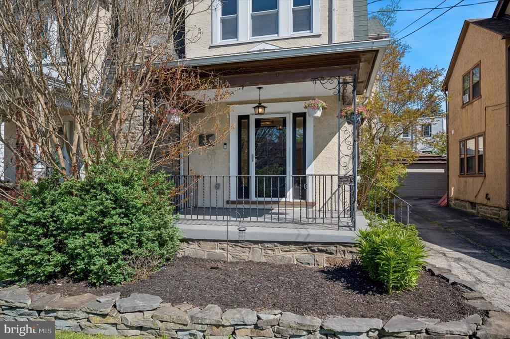 729 HATHAWAY LANE