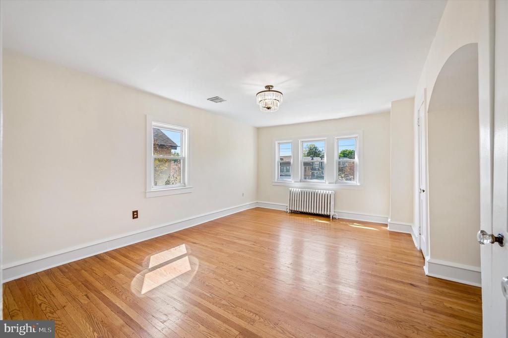 729 HATHAWAY LANE