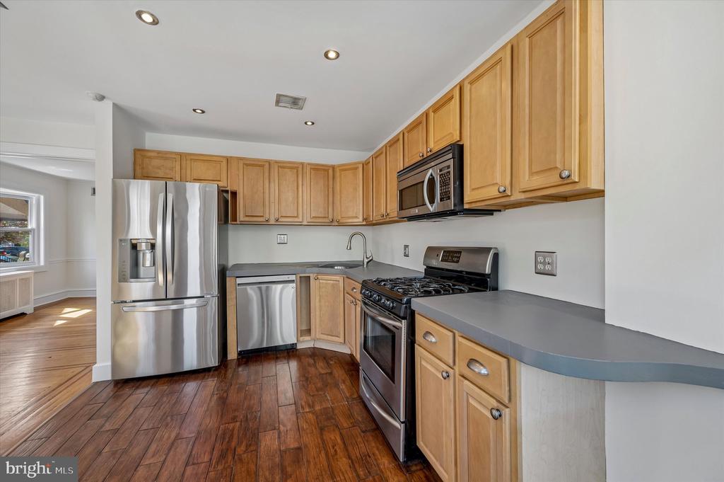 729 HATHAWAY LANE