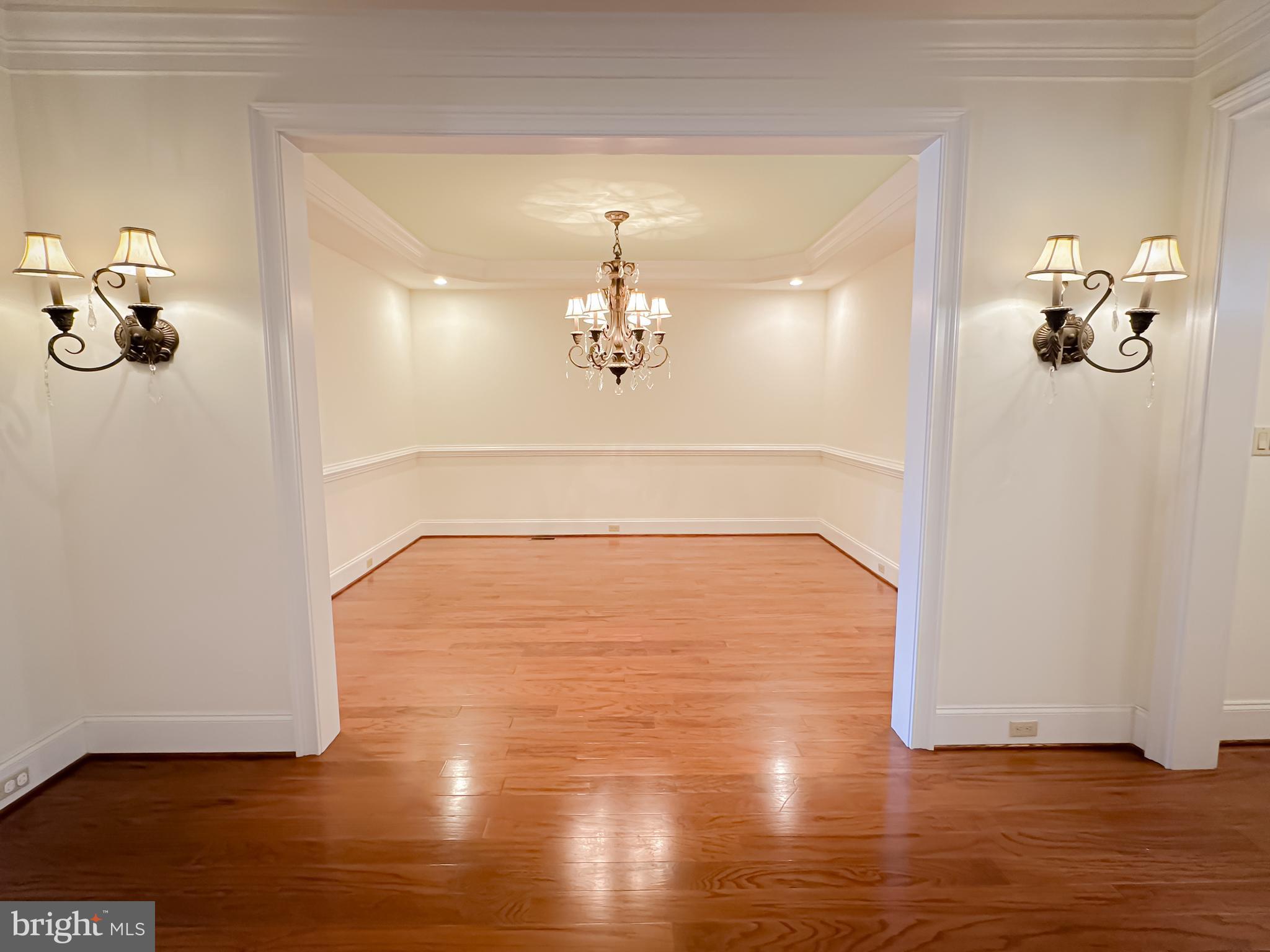 512 FOXCROFT DRIVE