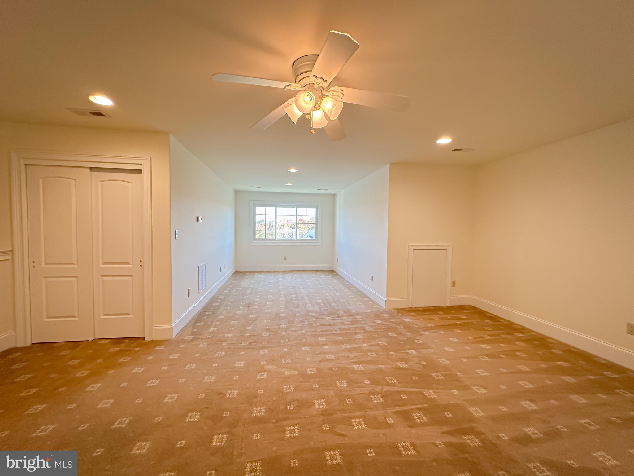 512 FOXCROFT DRIVE