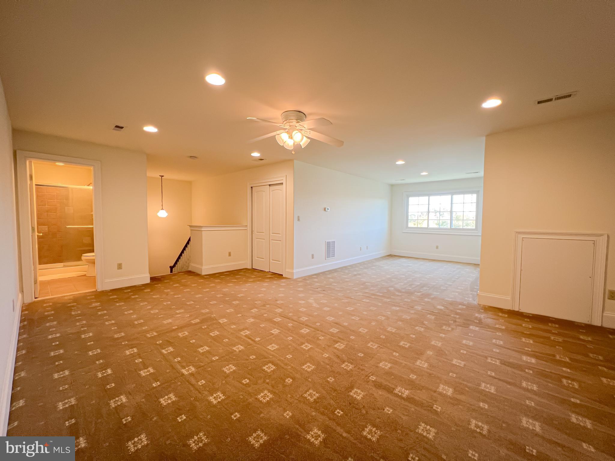 512 FOXCROFT DRIVE