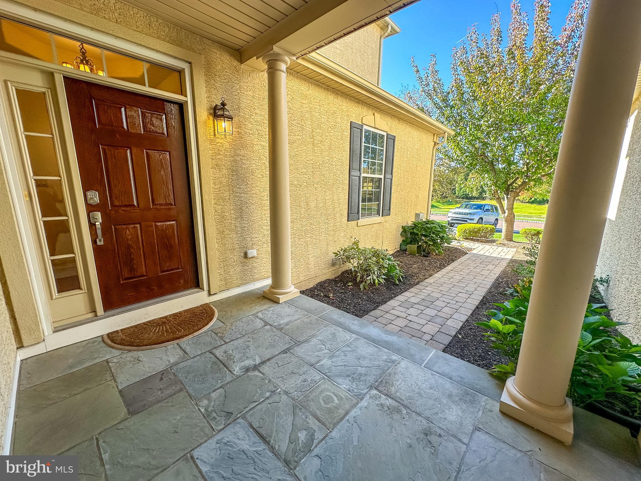 512 FOXCROFT DRIVE