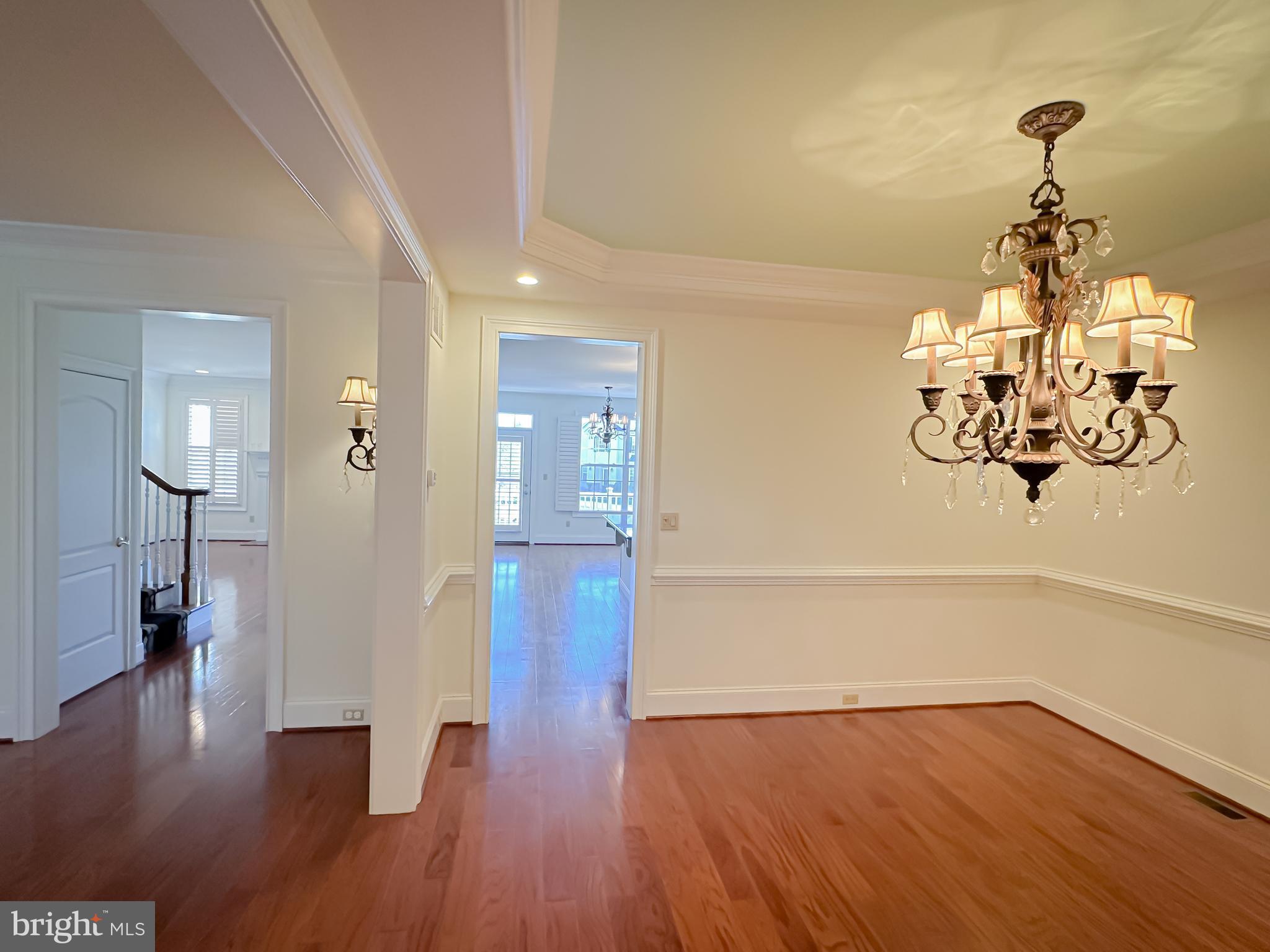 512 FOXCROFT DRIVE