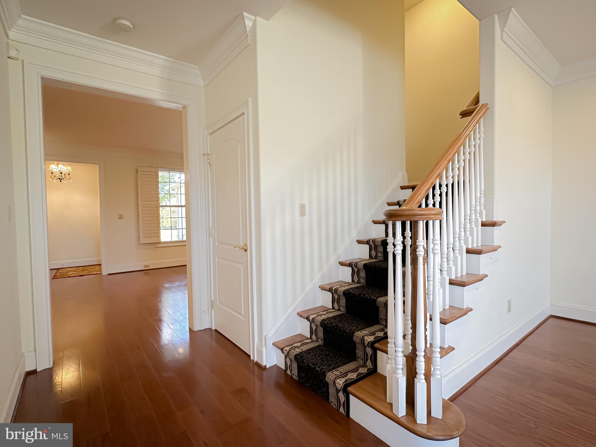 512 FOXCROFT DRIVE