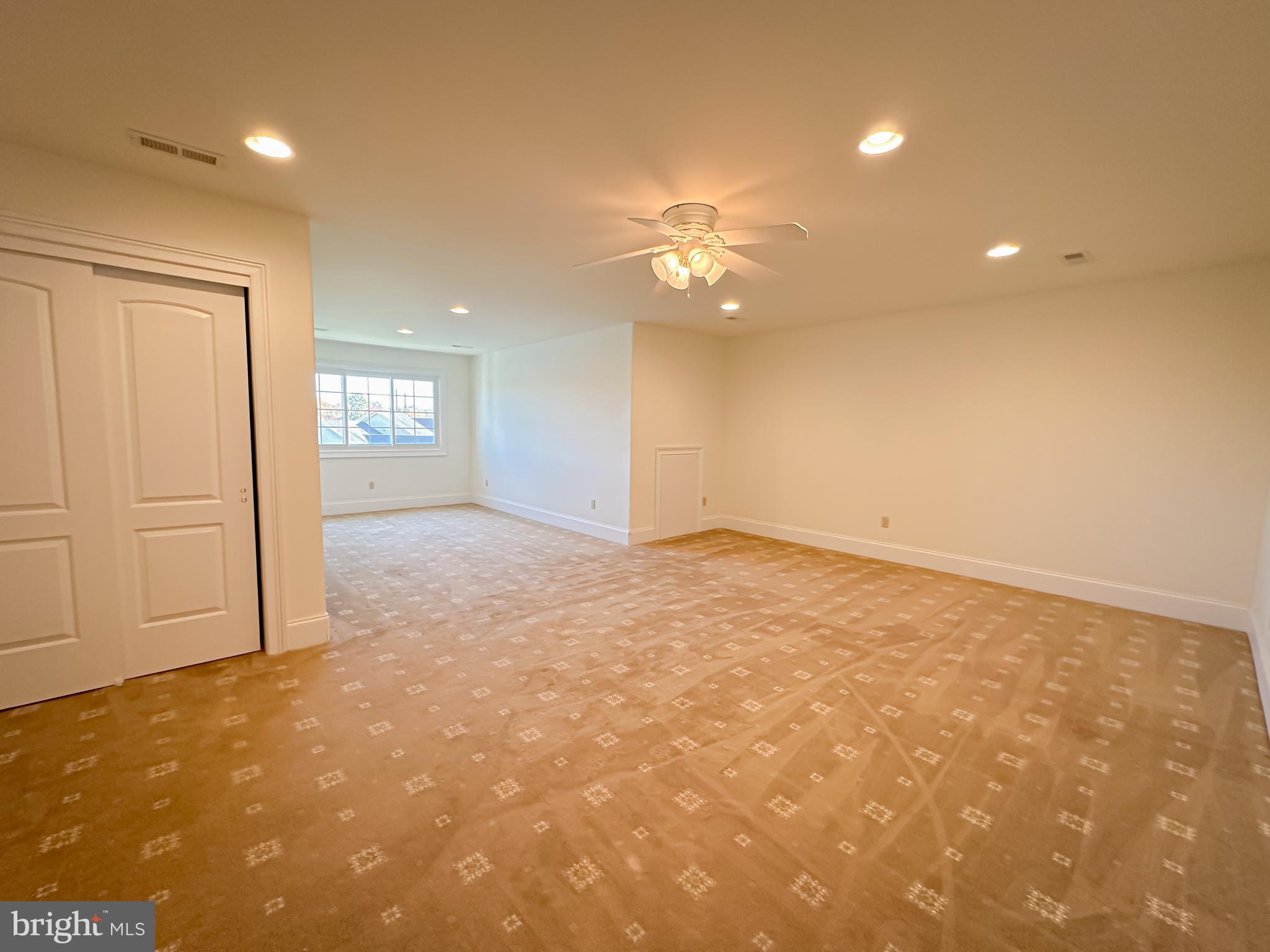 512 FOXCROFT DRIVE