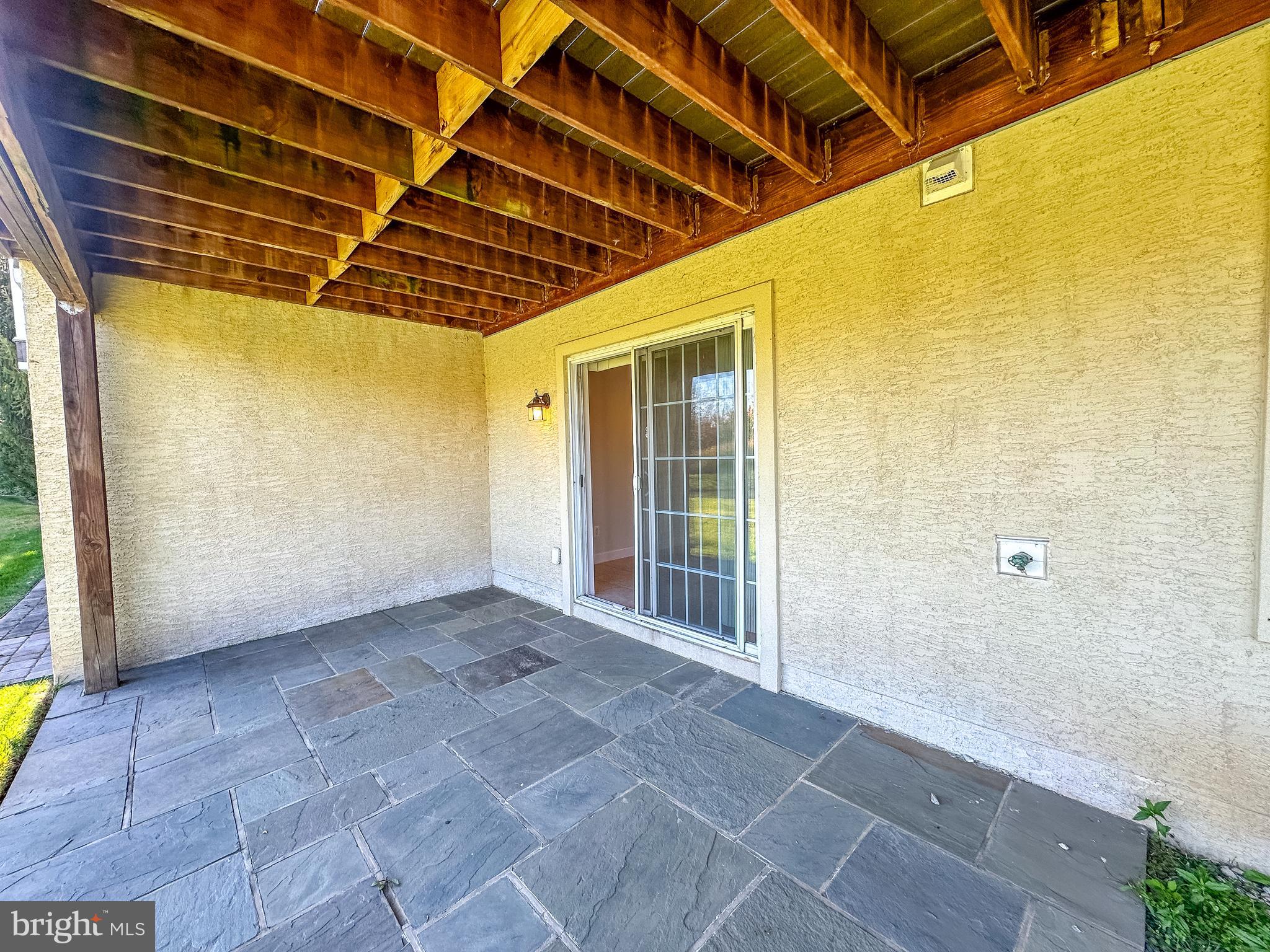 512 FOXCROFT DRIVE