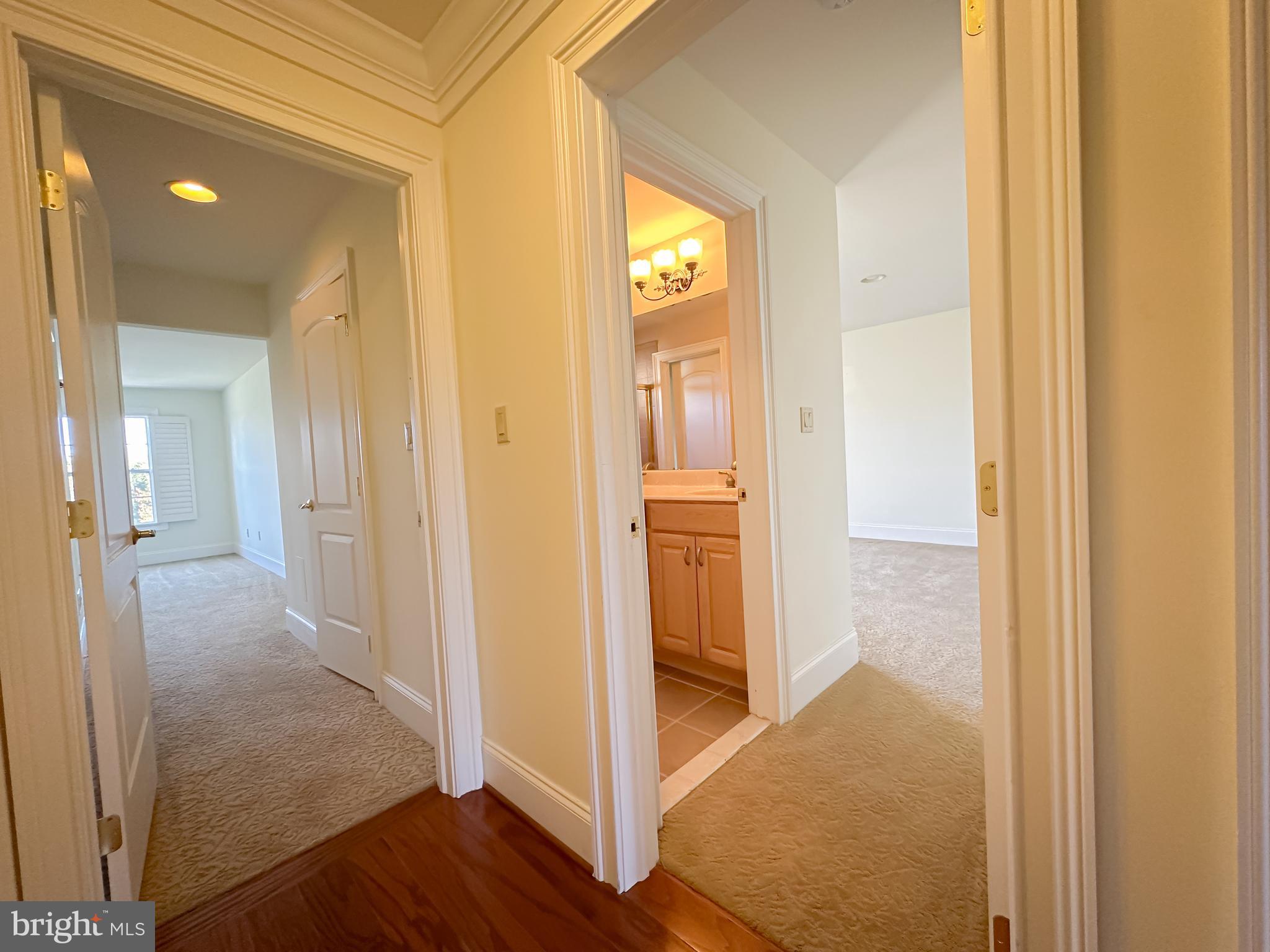 512 FOXCROFT DRIVE