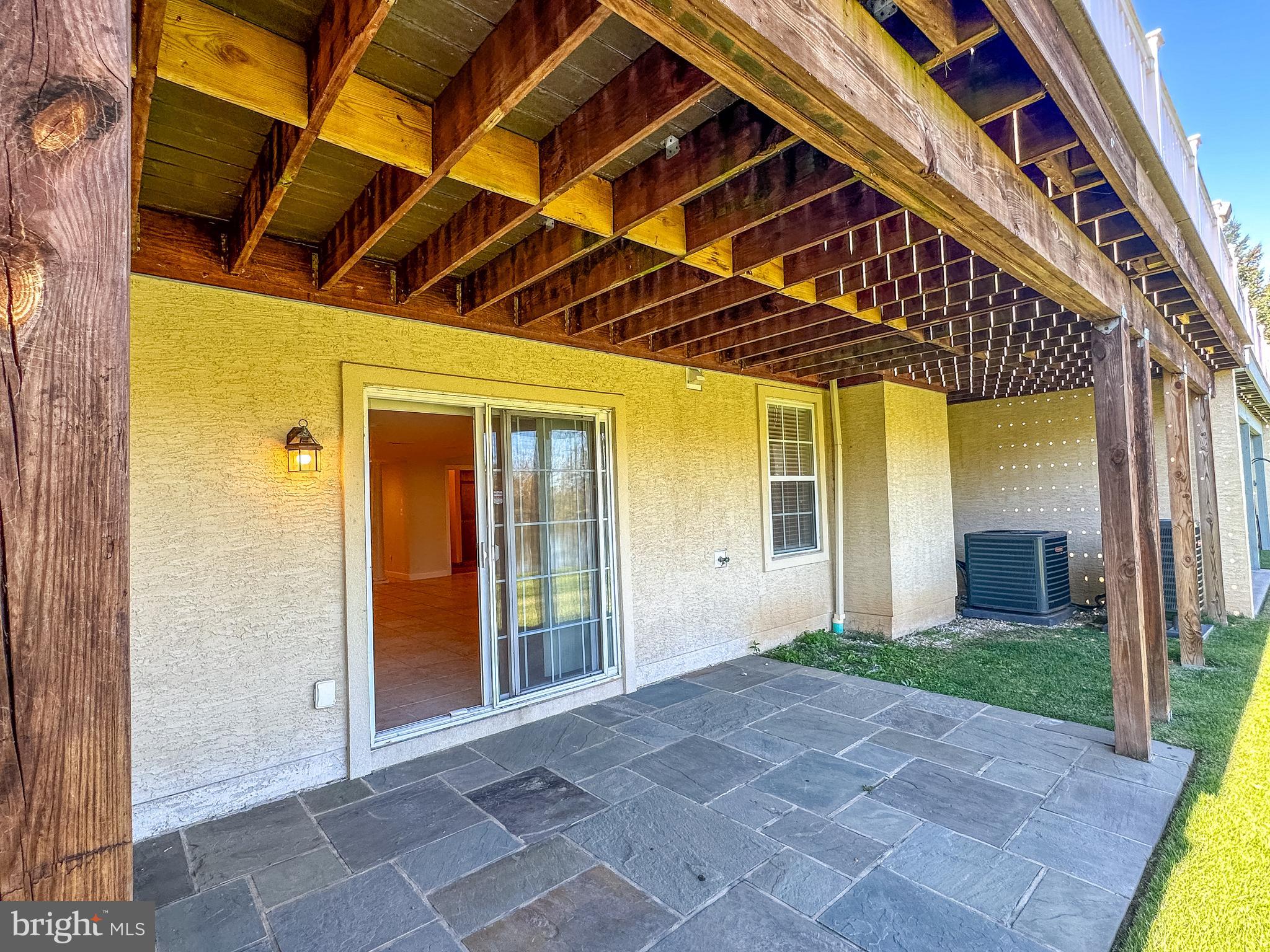 512 FOXCROFT DRIVE