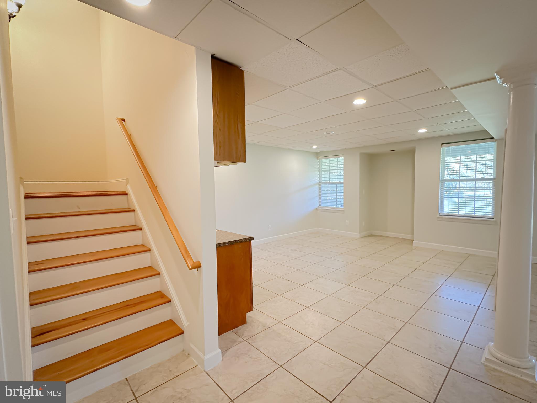 512 FOXCROFT DRIVE