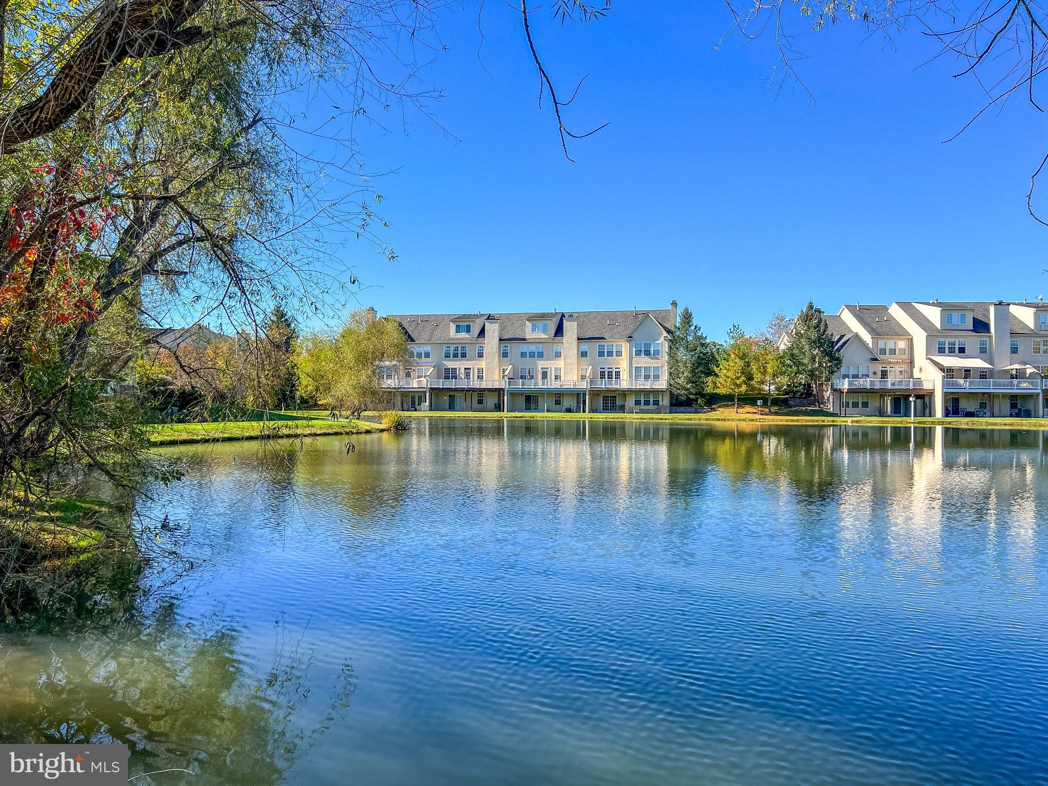 512 FOXCROFT DRIVE