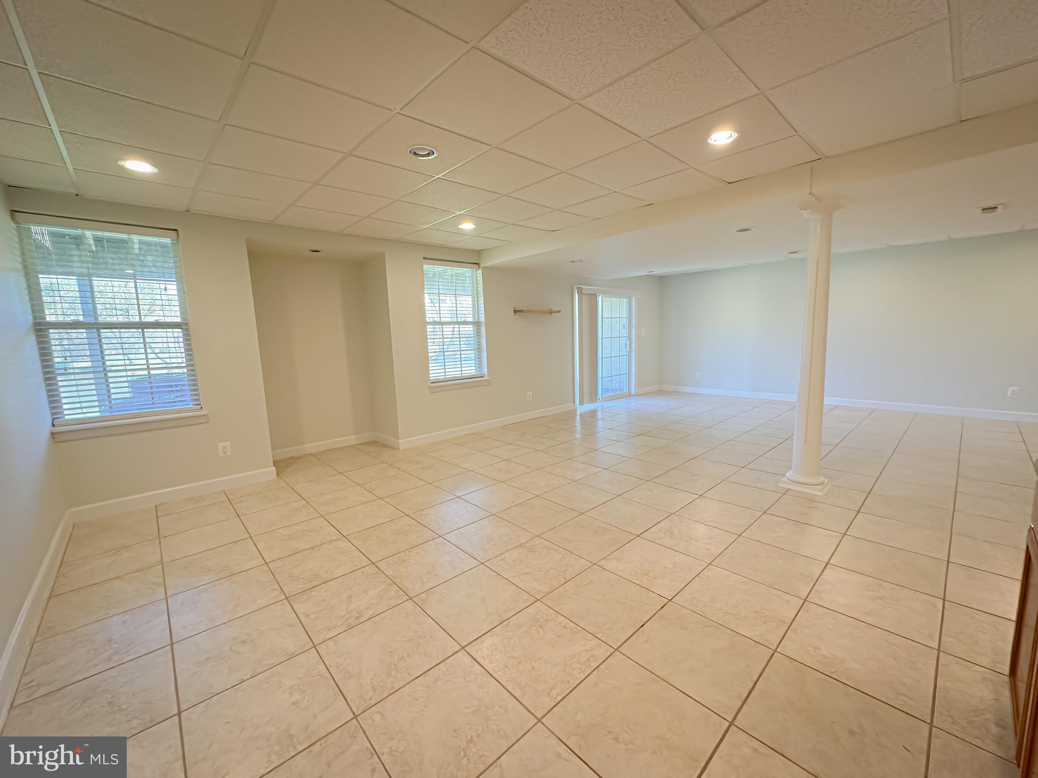 512 FOXCROFT DRIVE