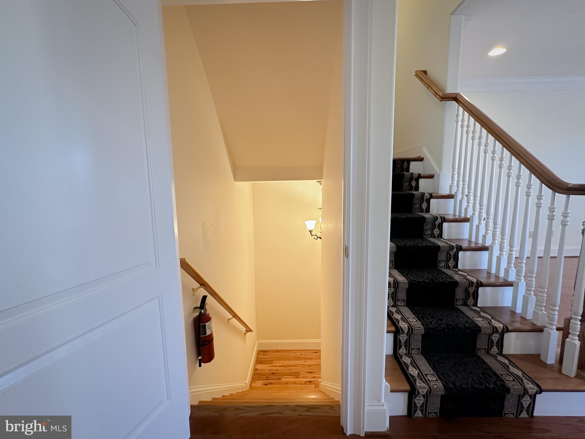 512 FOXCROFT DRIVE
