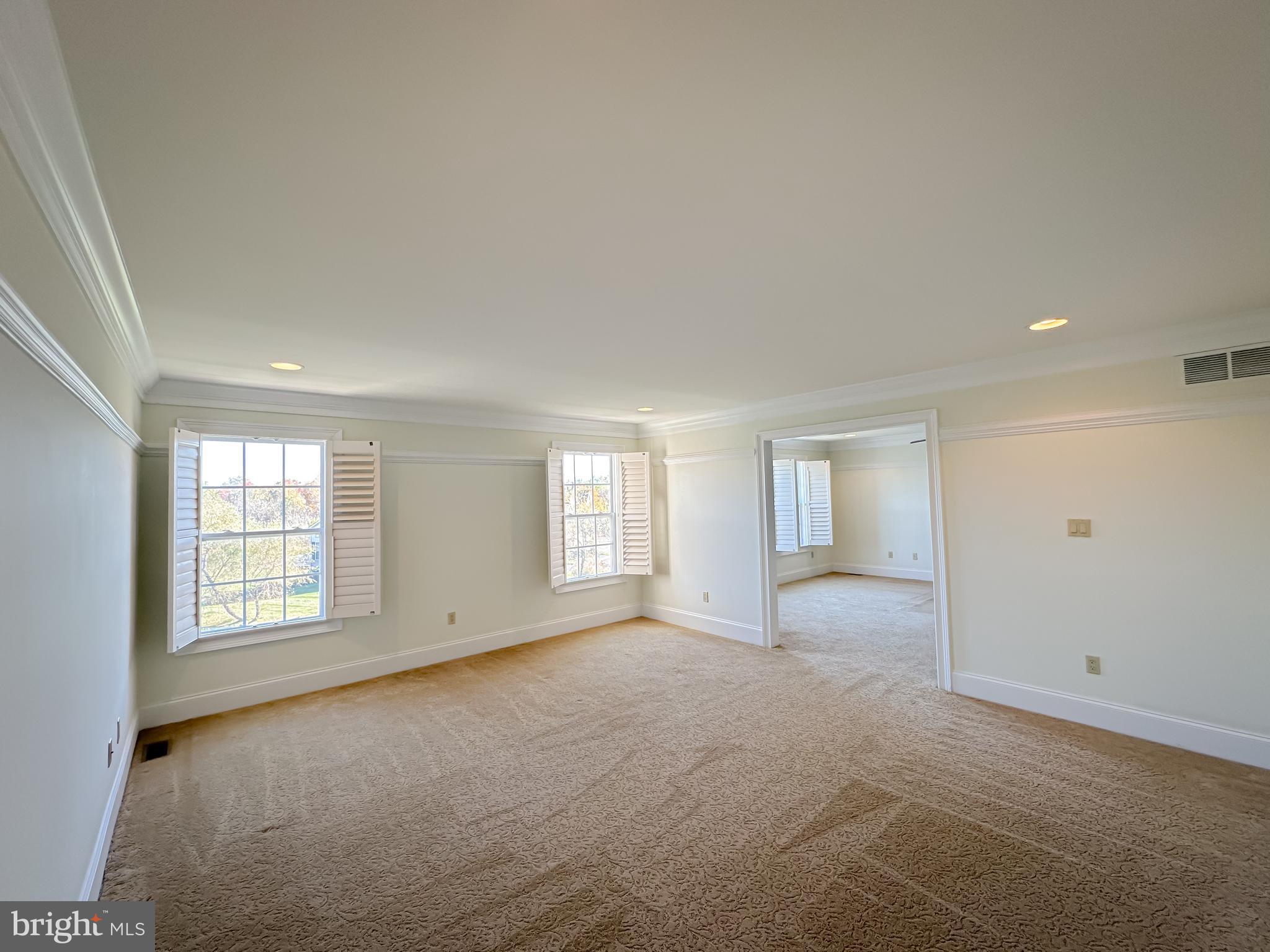 512 FOXCROFT DRIVE